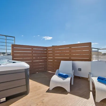 Modern Duplex Penthouse With Jacuzzi *
